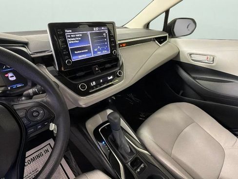 Used 2020 Toyota Corolla LE FWD image 19