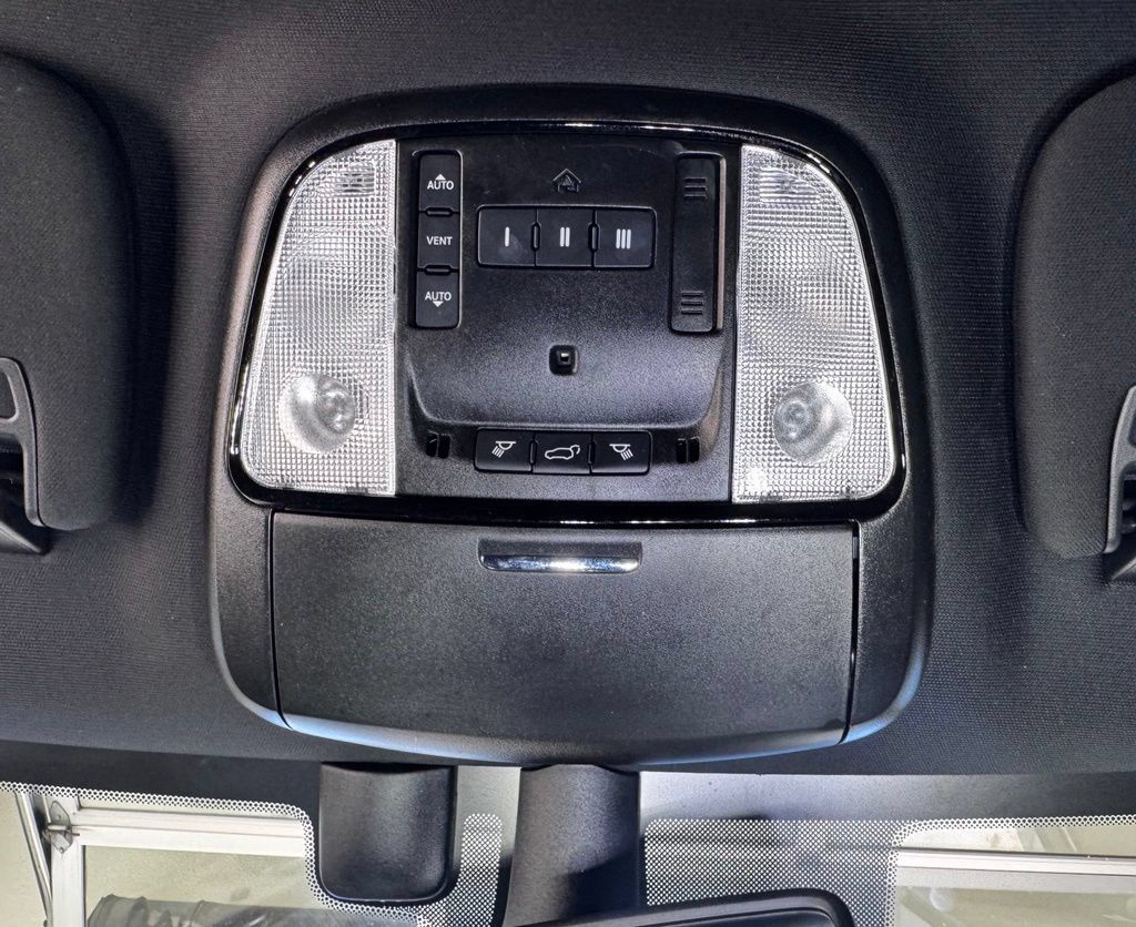 Used 2025 Dodge Durango GT AWD/4WD image 32