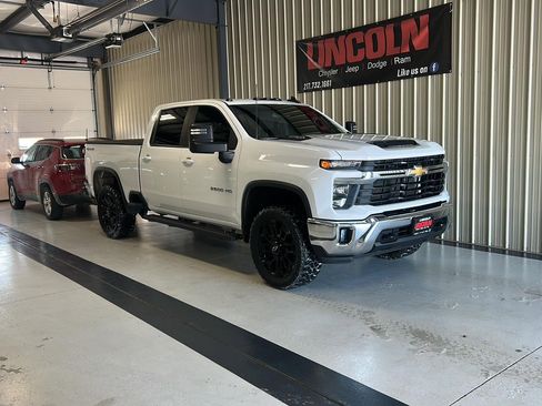 Used 2025 Chevrolet Silverado 2500 LT w/ Convenience Package image 4