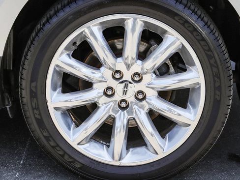 Used 2010 Lincoln MKT 2WD image 14