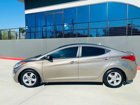 Used 2013 Hyundai Elantra GLS w/ Preferred Pkg FWD image 3