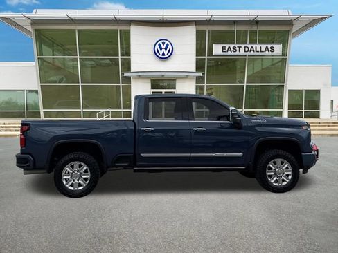 Used 2025 Chevrolet Silverado 2500 High Country w/ Technology Package AWD/4WD image 2