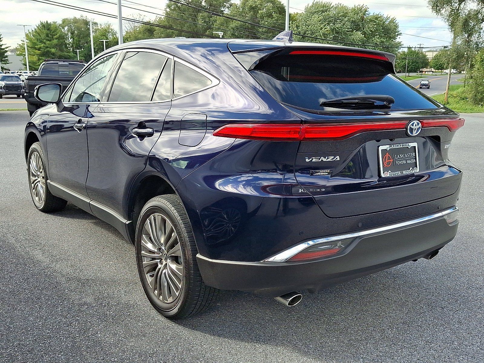 Used 2024 Toyota Venza Limited AWD/4WD image 3