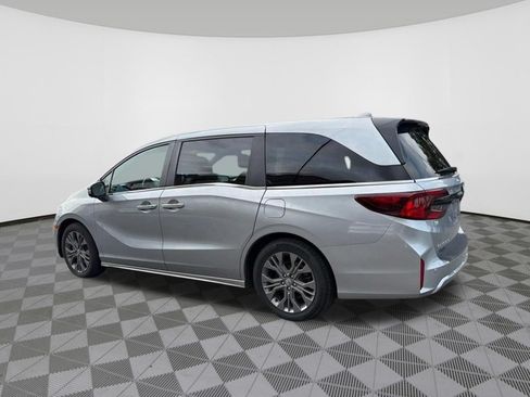 Used 2025 Honda Odyssey Touring image 5