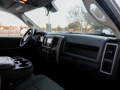 Used 2018 RAM 3500 Tradesman w/ Chrome Appearance Group image 32