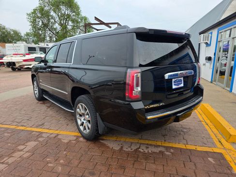 Used 2019 GMC Yukon XL Denali AWD/4WD image 7