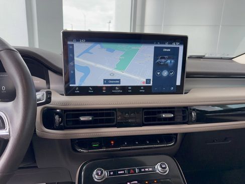 Used 2022 Lincoln Nautilus FWD w/ Premium Package image 21