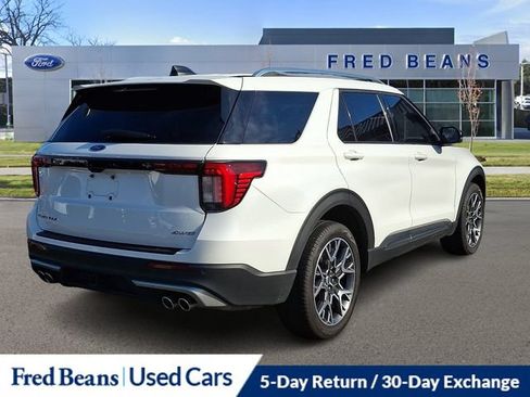 Used 2025 Ford Explorer Platinum w/ Ultimate Package AWD/4WD image 7