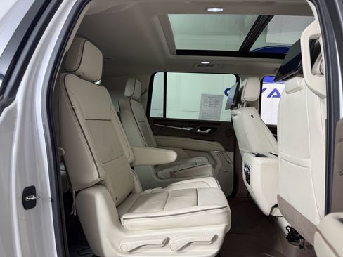 Used 2021 GMC Yukon XL Denali w/ Denali Ultimate Package image 12