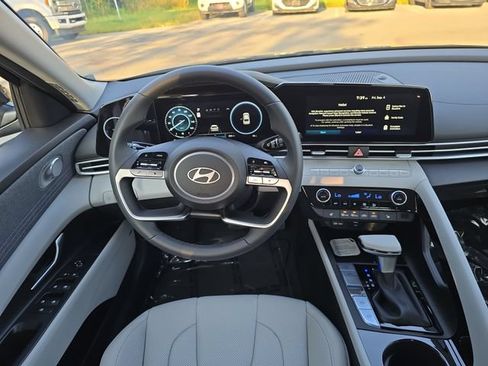 New 2026 Hyundai Elantra Limited FWD image 16
