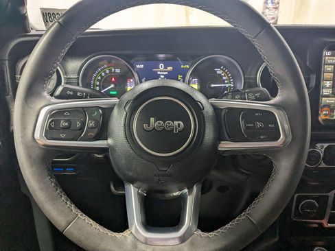 Used 2023 Jeep Wrangler Unlimited Sahara AWD/4WD image 13