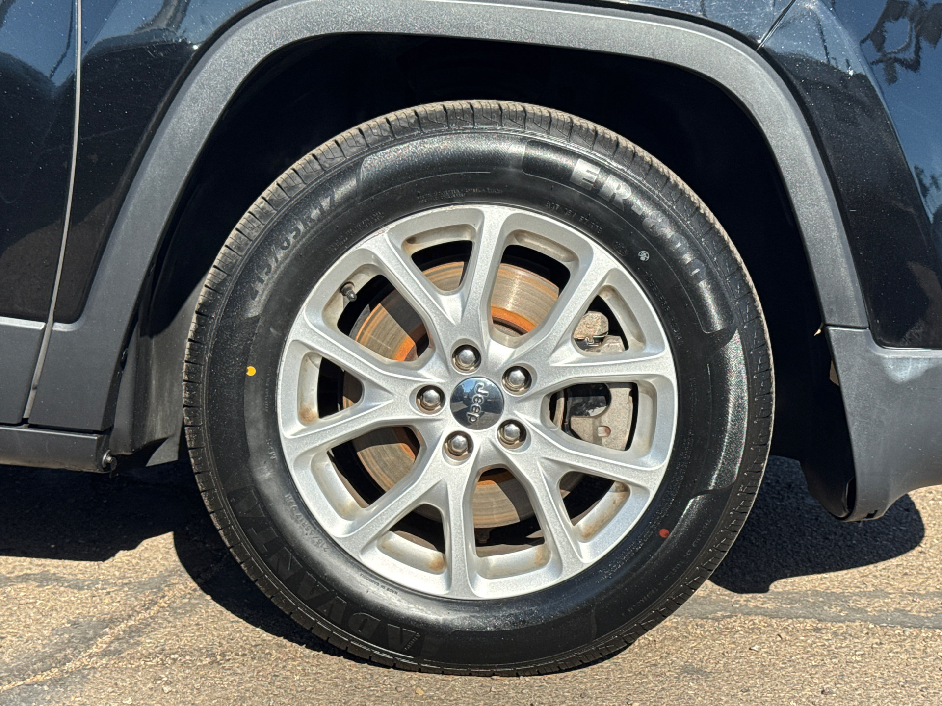 Used 2017 Jeep Cherokee Latitude FWD image 5