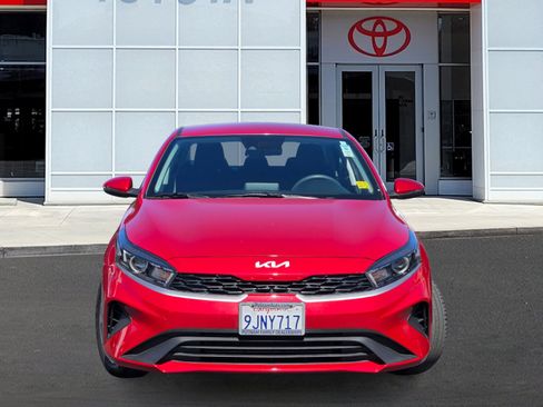 Used 2023 Kia Forte LXS w/ LXS Technology Package FWD image 2