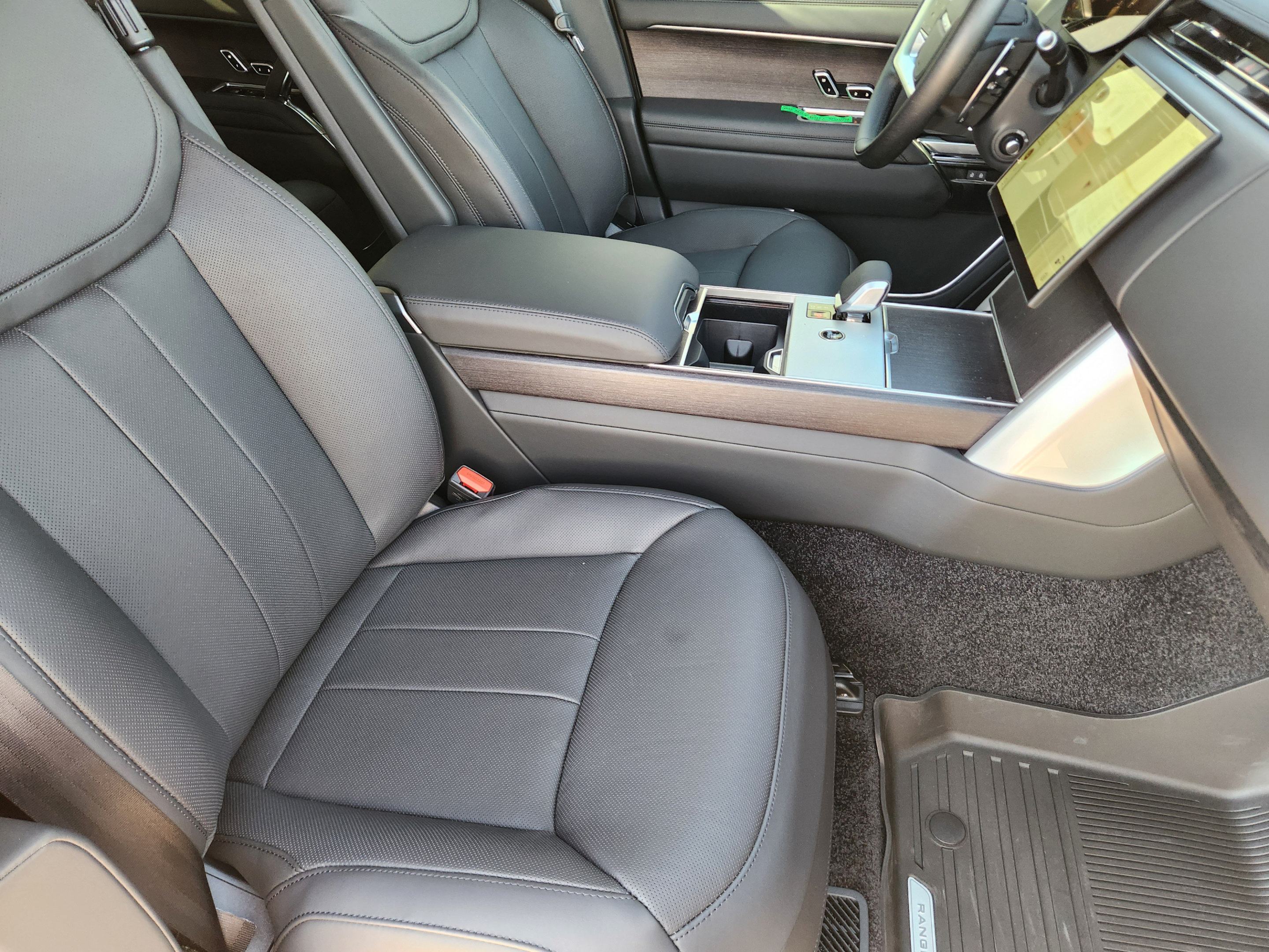 New 2026 Land Rover Range Rover Long Wheelbase SE AWD/4WD image 9
