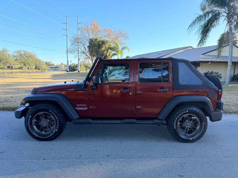 Used 2010 Jeep Wrangler Unlimited Sport image 5