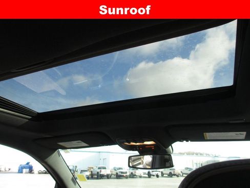 Used 2024 GMC Canyon Denali image 17