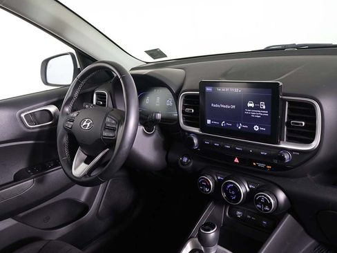 Certified 2024 Hyundai Venue SEL FWD image 31