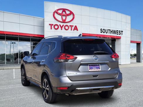 Used 2020 Nissan Rogue SV w/ Sun & Sound Touring Package image 4