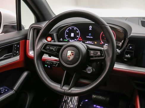Certified 2024 Porsche Cayenne AWD/4WD image 19