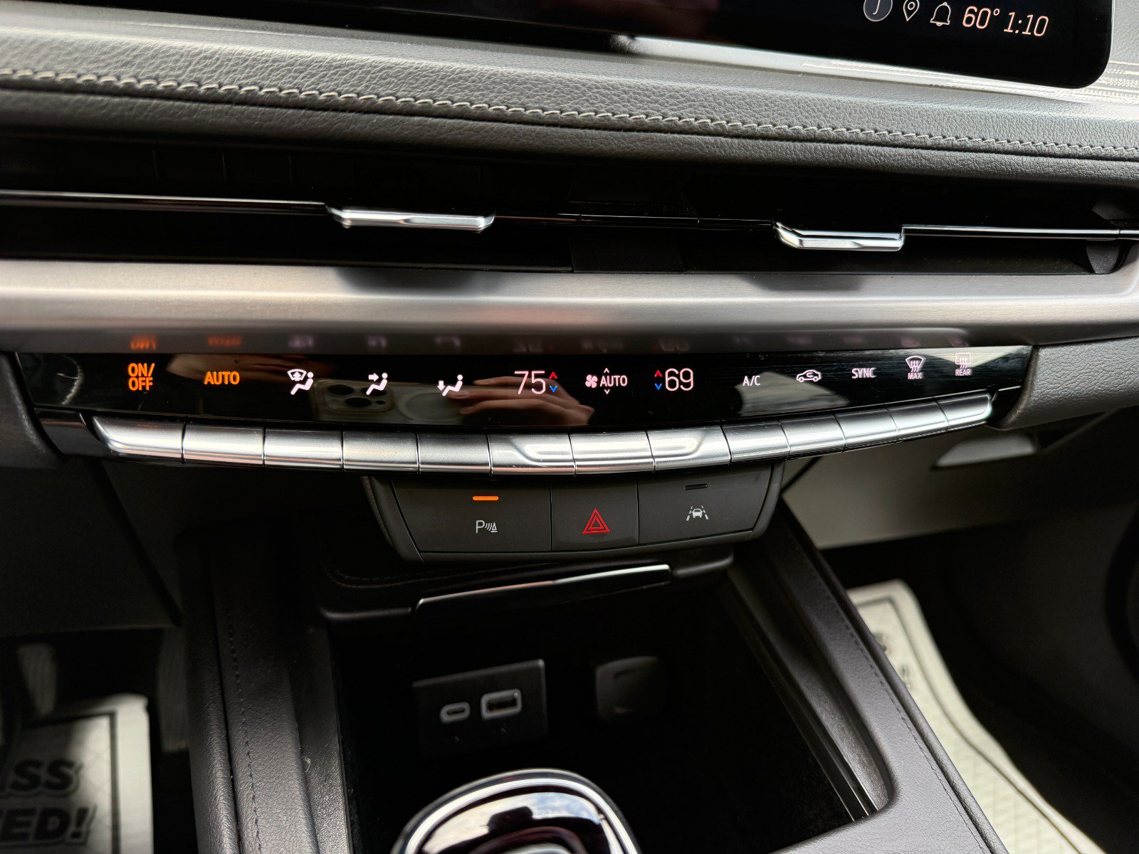 Certified 2024 Cadillac XT4 Premium Luxury AWD/4WD image 32