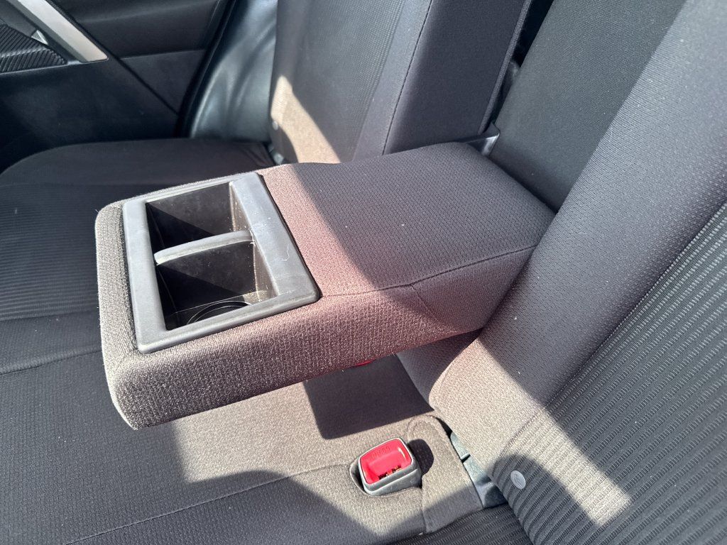 Used 2015 Toyota RAV4 XLE AWD/4WD image 34