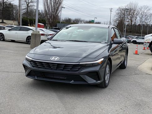 New 2026 Hyundai Elantra SE image 3