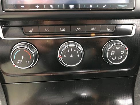 Used 2015 Volkswagen GTI SE FWD image 25