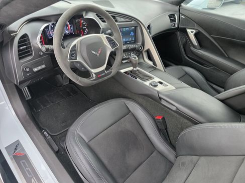 Used 2018 Chevrolet Corvette Z06 RWD image 9