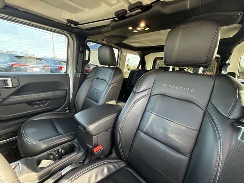 Used 2022 Jeep Wrangler Unlimited Sahara w/ Cold Weather Group image 14