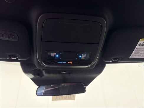 Used 2025 Ford Explorer ST-Line w/ ST-Line Street Pack image 27