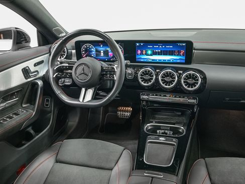 Used 2025 Mercedes-Benz CLA 250 4MATIC image 29