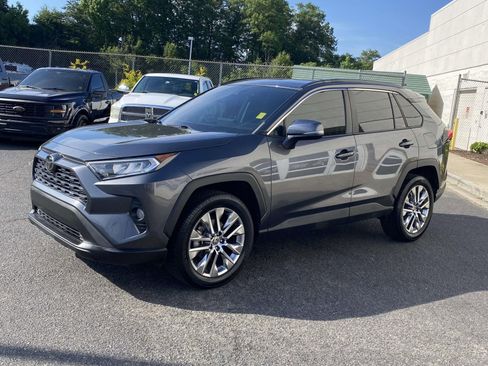 Used 2021 Toyota RAV4 XLE Premium FWD image 3