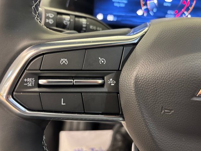 Used 2025 Chevrolet Traverse LT FWD image 37