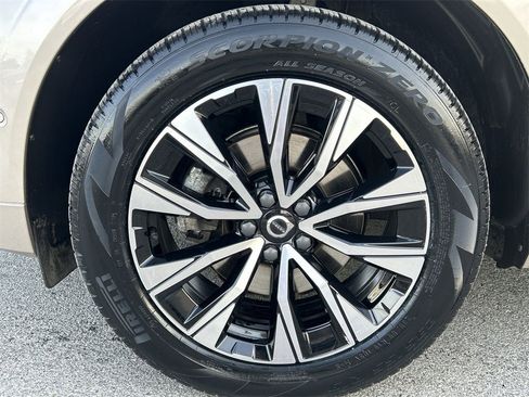 Used 2023 Volvo XC60 B5 Plus w/ Climate Package image 10