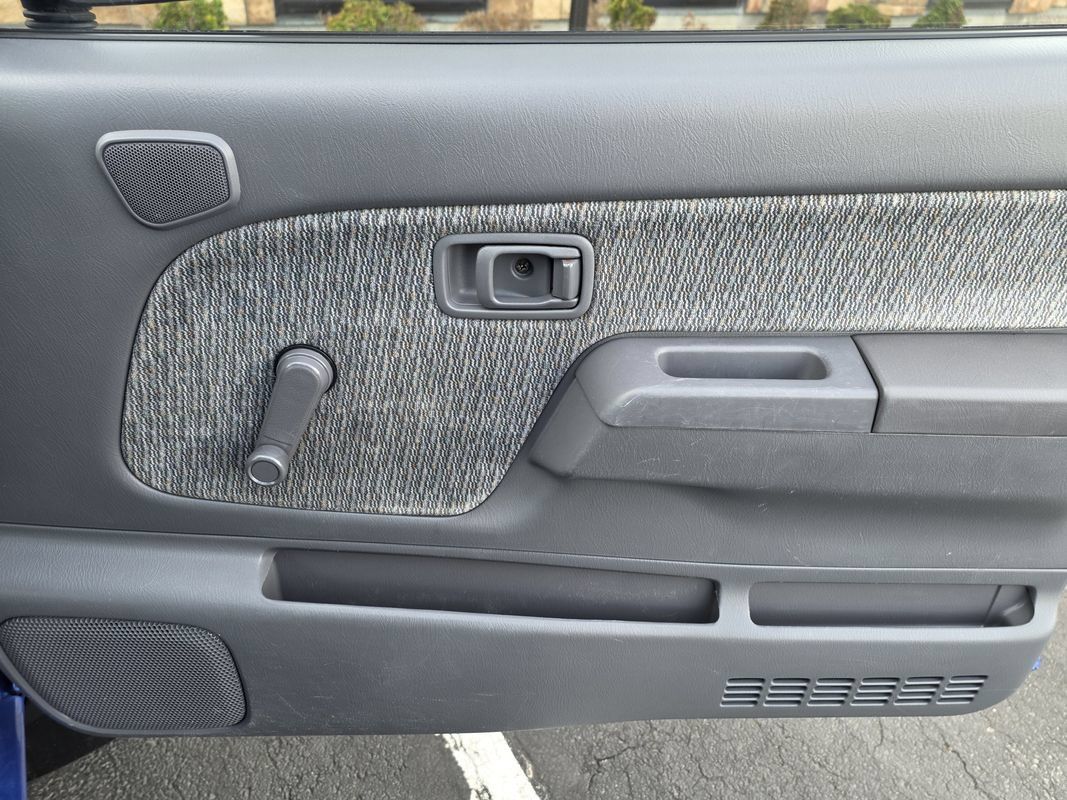 Used 1998 Nissan Frontier XE AWD/4WD image 15