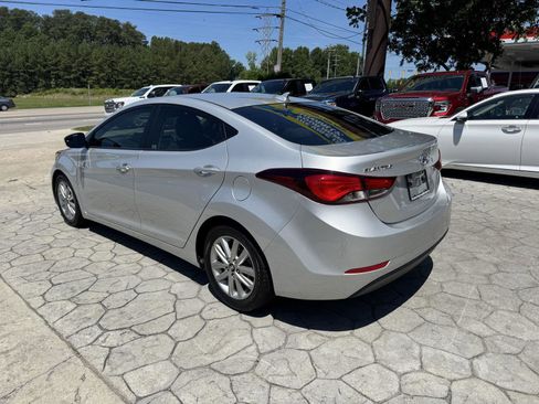 Used 2015 Hyundai Elantra SE w/ Option Group 02 FWD image 10
