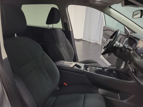 Used 2024 Nissan Rogue S FWD image 29