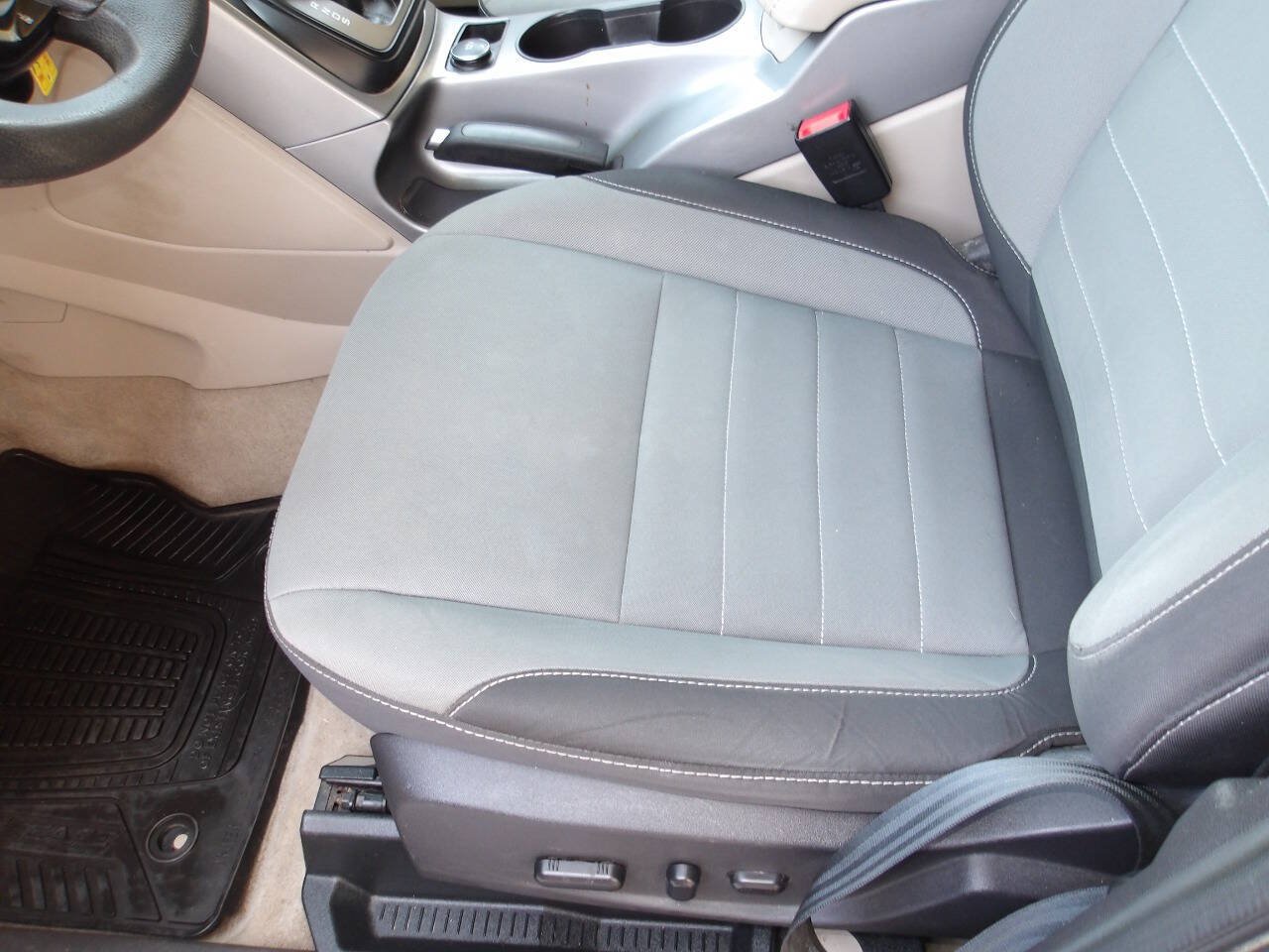 Used 2015 Ford Escape SE FWD image 19