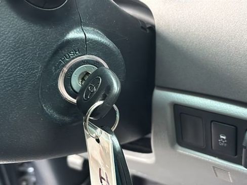 Used 2010 Toyota Tundra Limited image 12