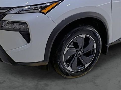 Used 2025 Nissan Rogue SV AWD/4WD image 7