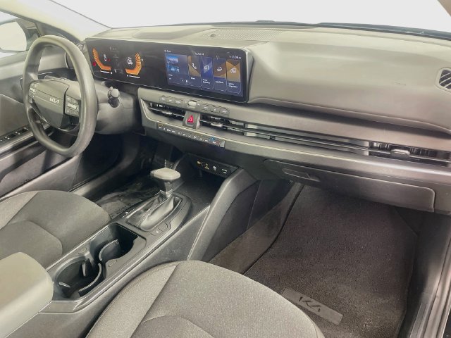 Used 2025 Kia K4 FWD image 28