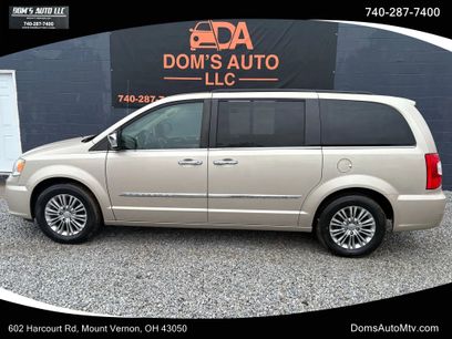 Used 2016 Chrysler Town & Country Touring-L w/ Driver Convenience Group