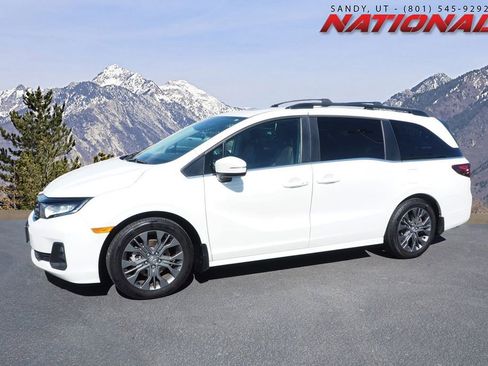Used 2025 Honda Odyssey Touring image 1