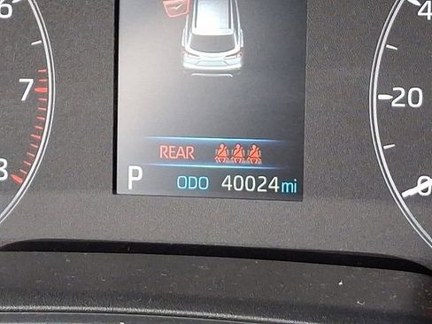 Used 2024 Toyota Corolla Cross LE image 23