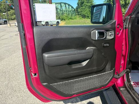 Certified 2024 Jeep Gladiator Sport AWD/4WD image 14