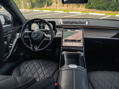 Used 2021 Mercedes-Benz S 580 4MATIC Sedan image 2