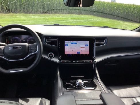 Used 2024 Jeep Wagoneer Series II AWD/4WD image 22