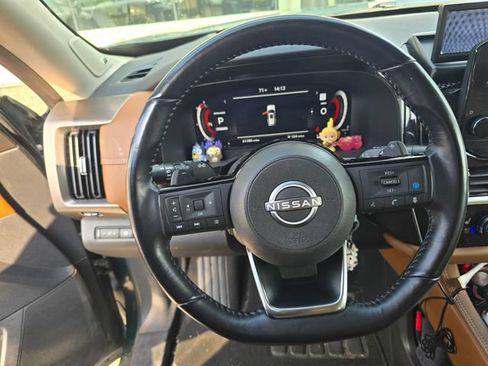 Used 2022 Nissan Pathfinder Platinum w/ Cargo Package FWD image 9