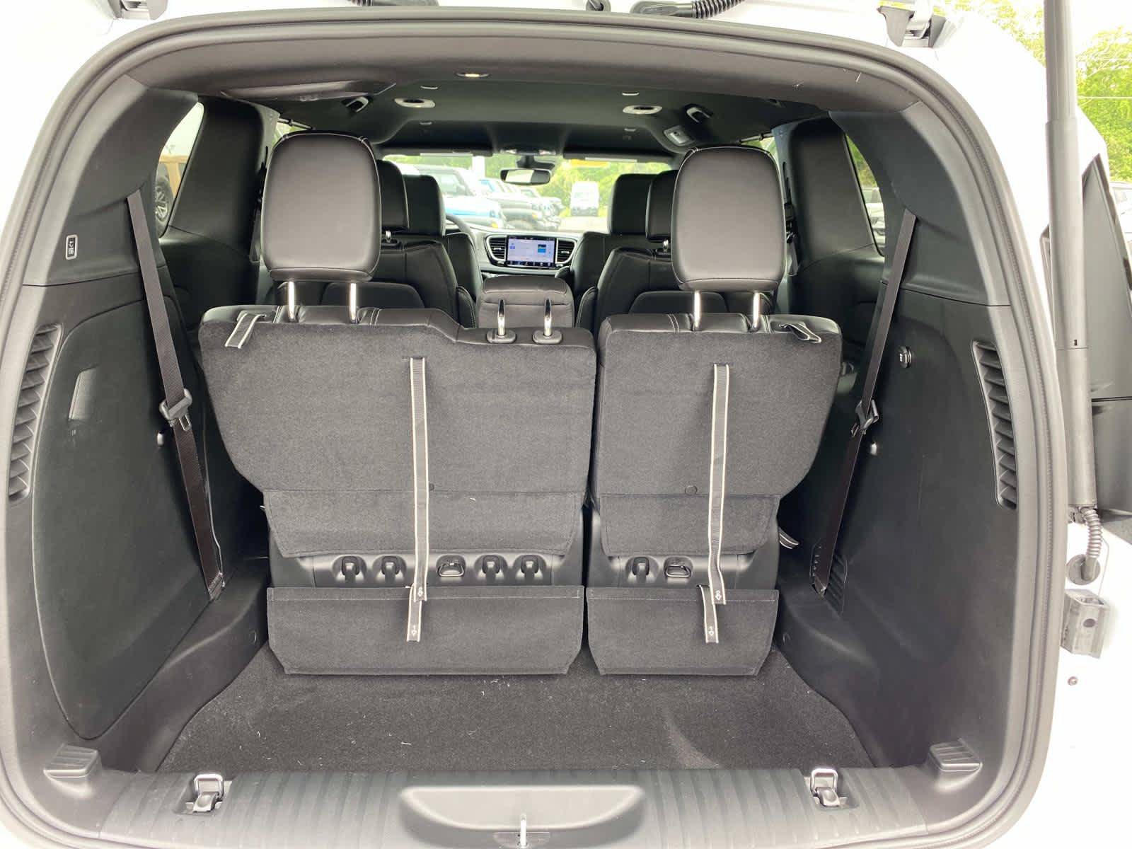 New 2027 Chrysler Pacifica Select AWD/4WD image 5