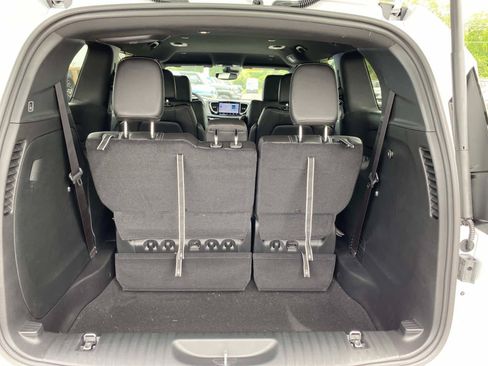 New 2027 Chrysler Pacifica Select AWD/4WD image 5